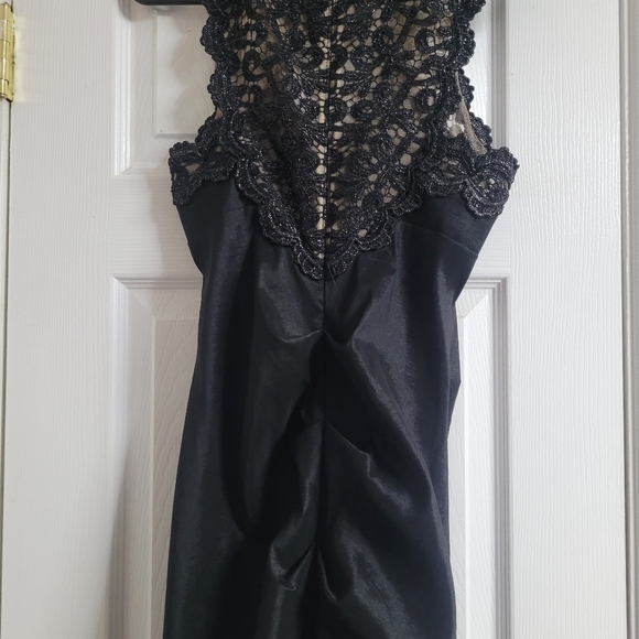 Xscape formal black gown size 4 - Picture 4 of 7